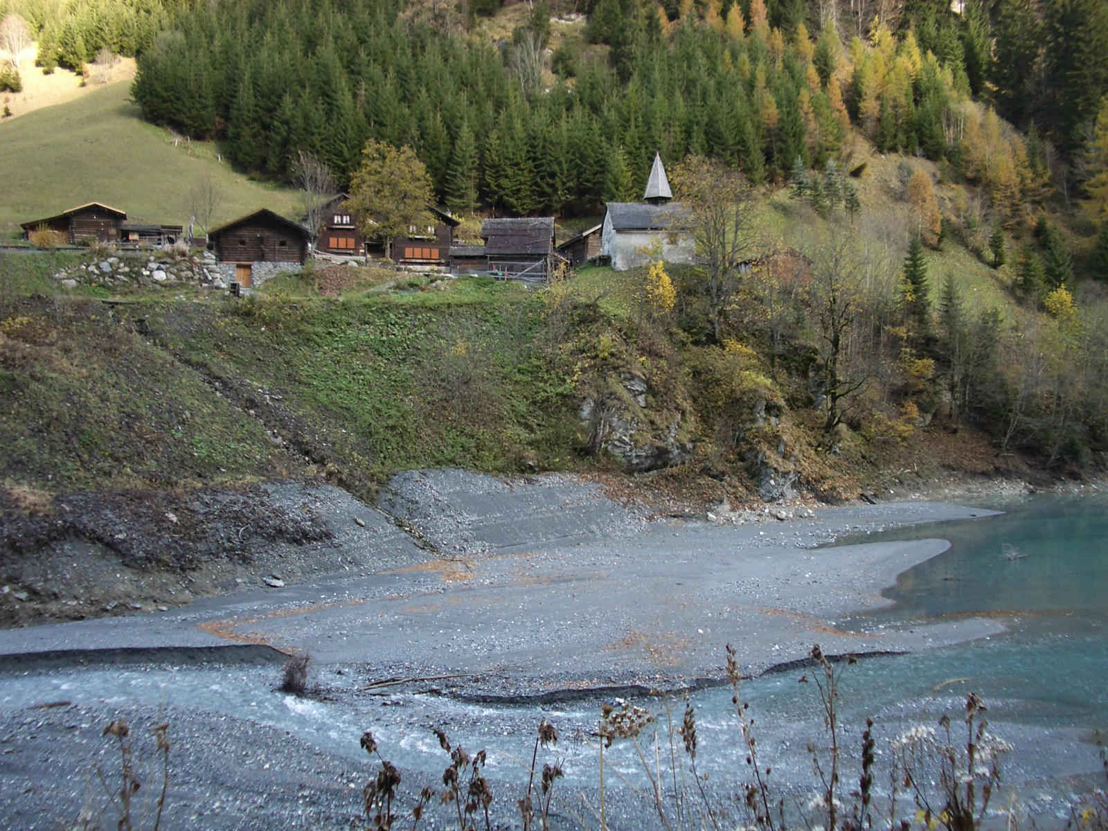 St. Martin im Calfeisental, Walserhäuser und Kapelle